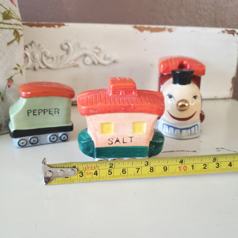 Vtg Train S&P Shakers - Picture 8 of 9